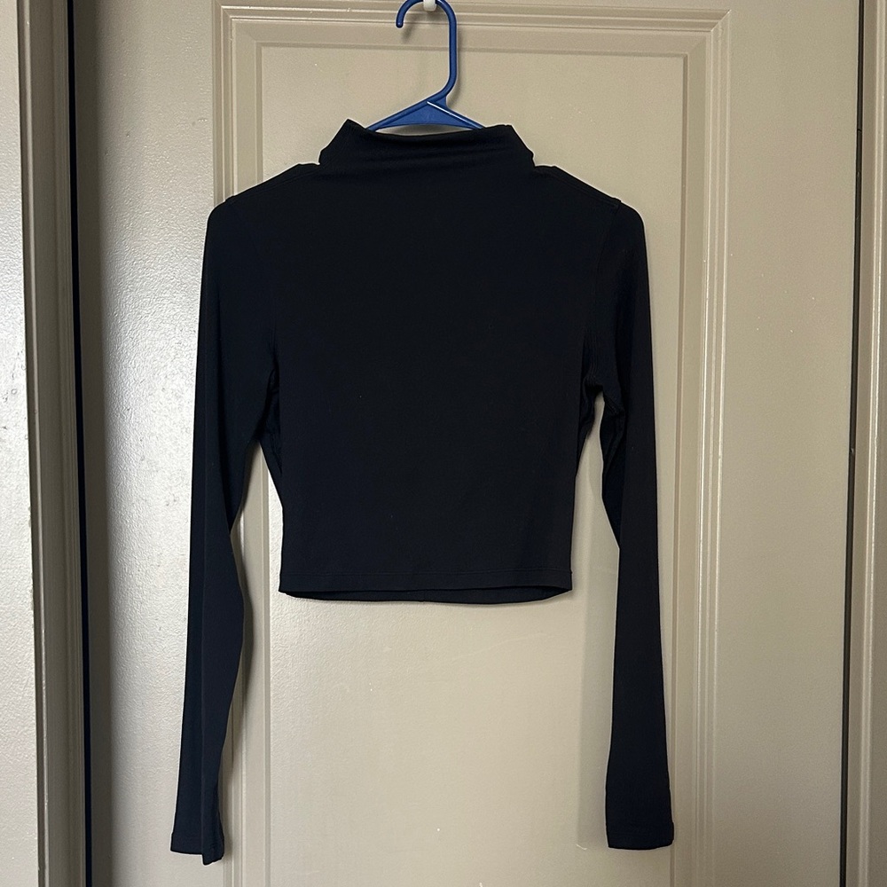lululemon athletica Black Long Sleeve Crop Top